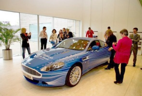 Fanii Aston Martin şi-au creat propriul DB9